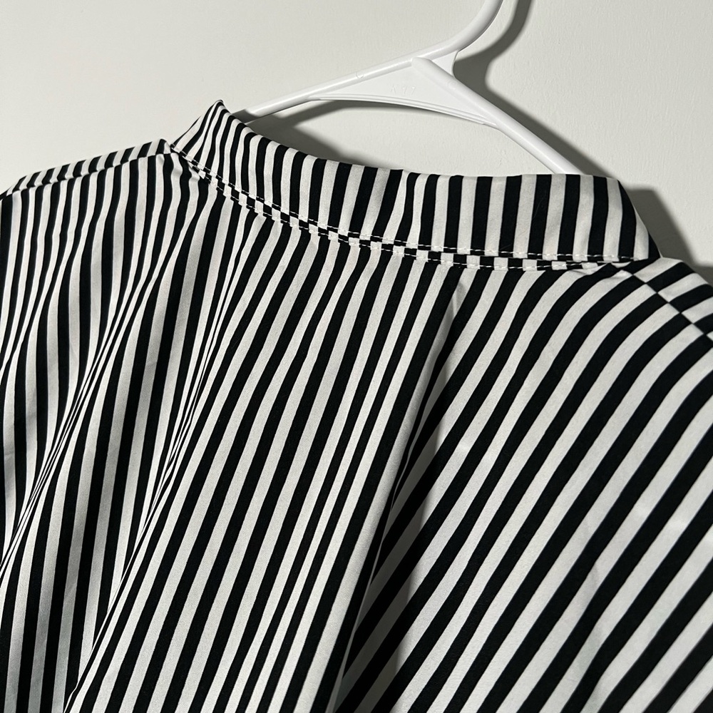 3/$10 πΈ Shein Black and White Striped Button Up Top Large Dolman Sleeves - Picture 4 of 8